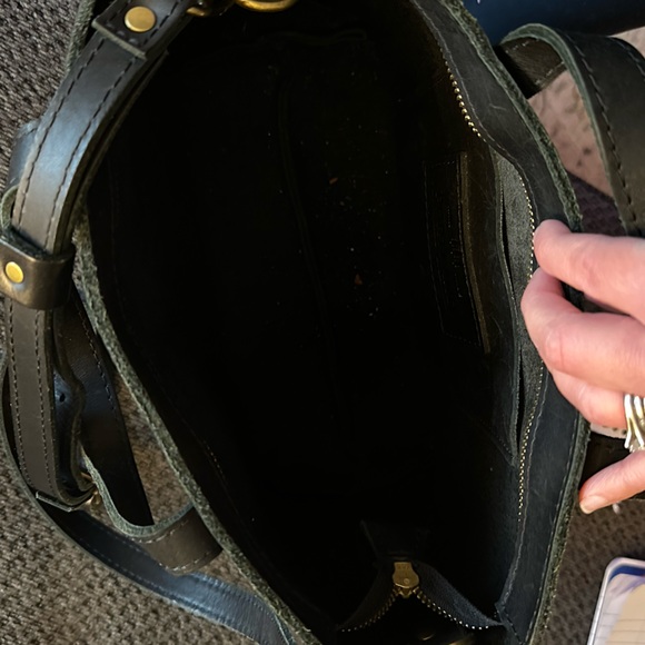 Medium Portland Leather Company crossbody - Picture 5 of 10